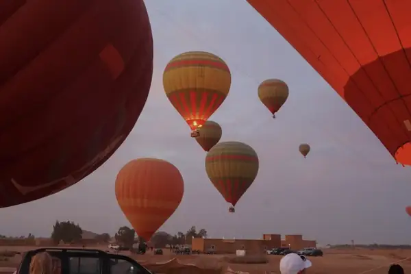 מרקש מלמעלה. — many balloons aerial