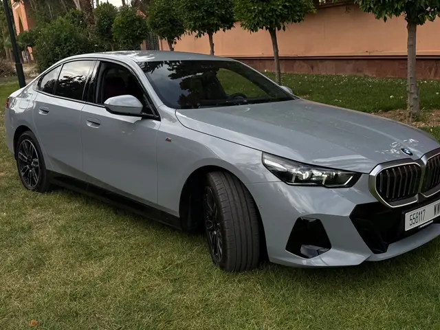 BMW 5er — Luxusauto mieten Essaouira