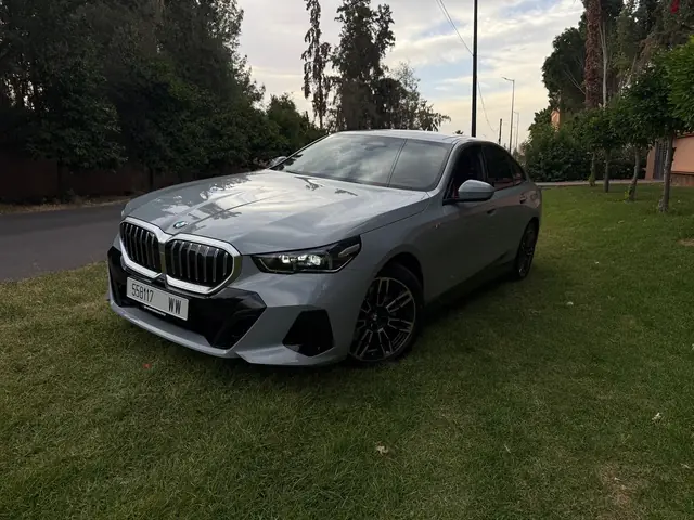 BMW 5er — Luxusauto mieten Essaouira