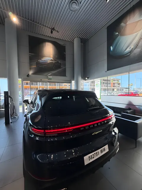Porsche Cayenne — Luxusauto mieten Essaouira