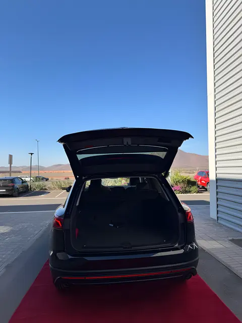 Volkswagen Touareg — Luxusauto mieten Essaouira