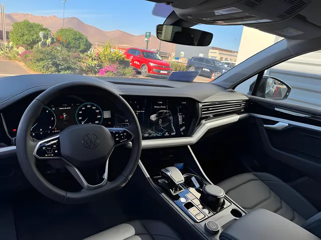 Volkswagen Touareg — Luxusauto mieten Essaouira