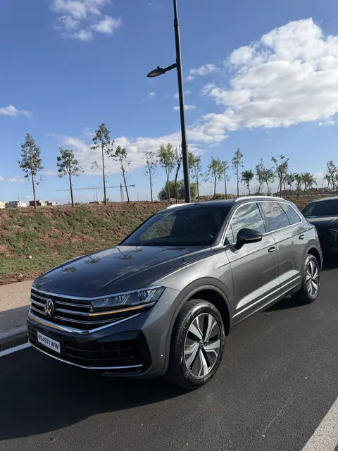 Volkswagen Touareg — Luxusauto mieten Essaouira