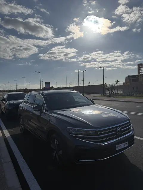 Volkswagen Touareg — Luxusauto mieten Essaouira