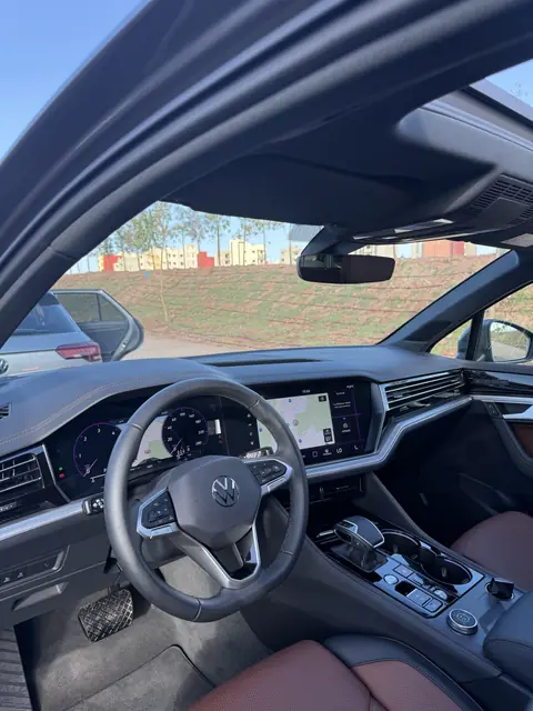 Volkswagen Touareg — Luxusauto mieten Essaouira