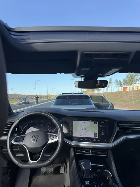 Volkswagen Touareg — Luxusauto mieten Essaouira