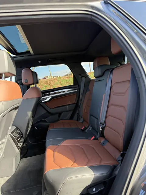 Volkswagen Touareg — Luxusauto mieten Essaouira