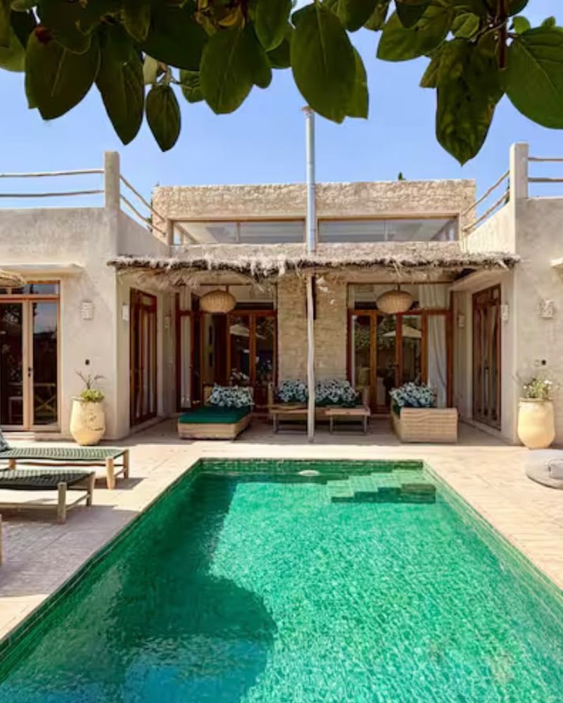 Villa with a swimming pool